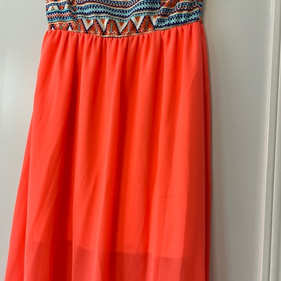 Women’s dress - Picture 2 of 5